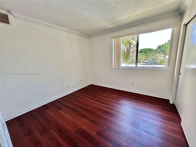 Building Photo - 9905 Westwood Dr