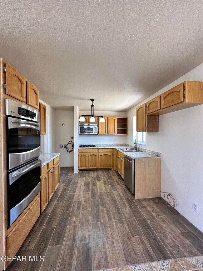 Building Photo - 9020 Mt Shasta Dr