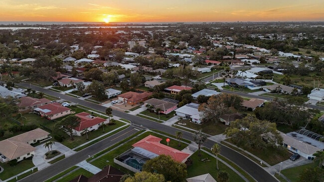 Building Photo - 7423 Dickens Dr