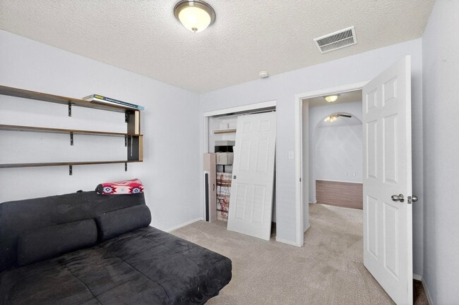 Building Photo - Montano Unser NW 3/4 bedroom 2/bath 2/Car garage