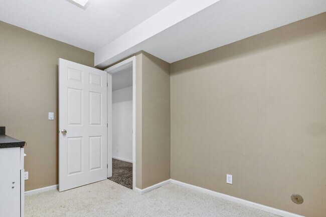 Building Photo - Parkside Paradise: Spacious 5-Bed Luxury in Hobble Creek