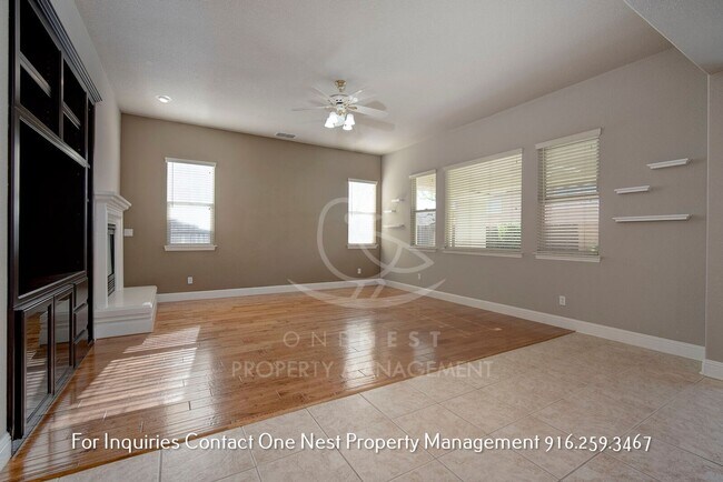 Building Photo - Fantastic - one of a kind 5 bdrm 4 bth home with pool
