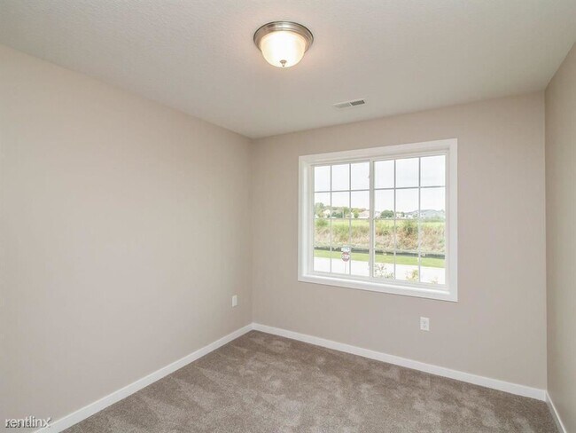 Building Photo - 3 br, 2.5 bath Townhome - Covenant Cove To...