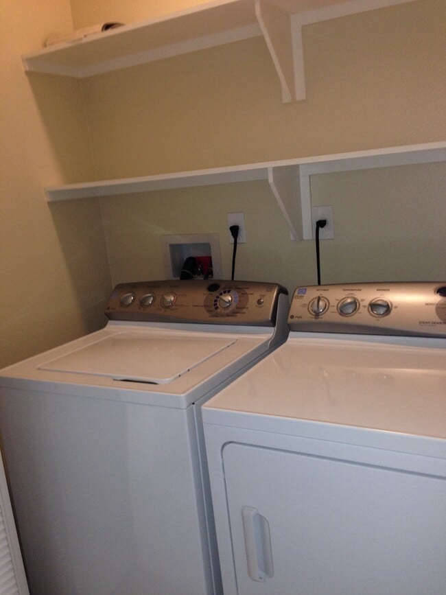 Building Photo - 10777 Canyon Grove Trail