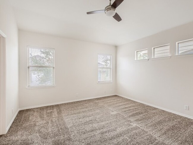 Building Photo - Home in Stone Oak!