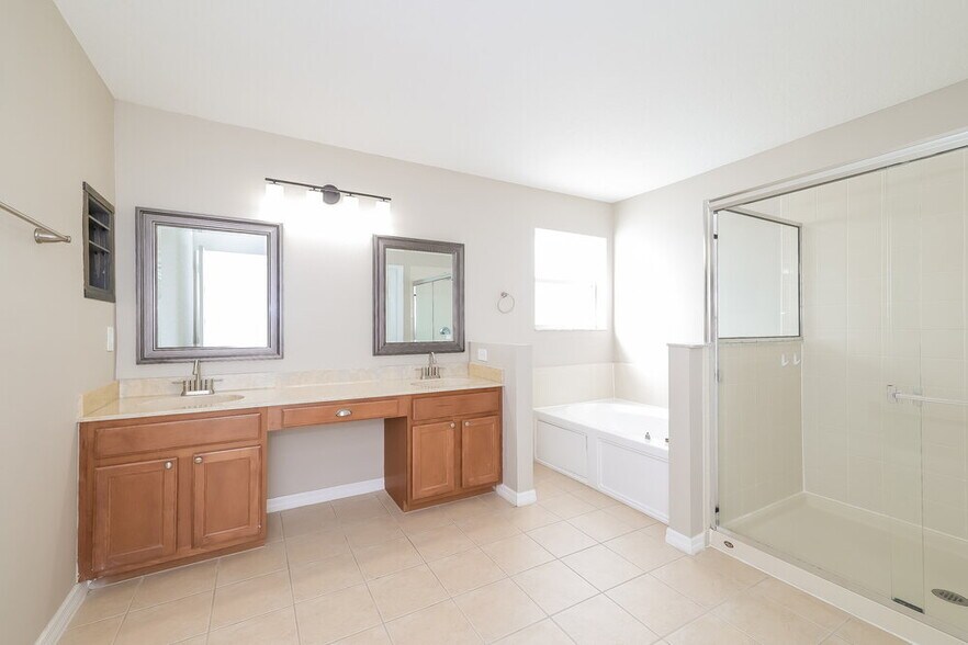 Building Photo - 2840 Sweetspire Cir