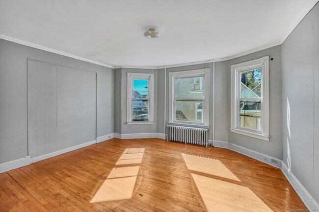 Building Photo - 221 Willow St