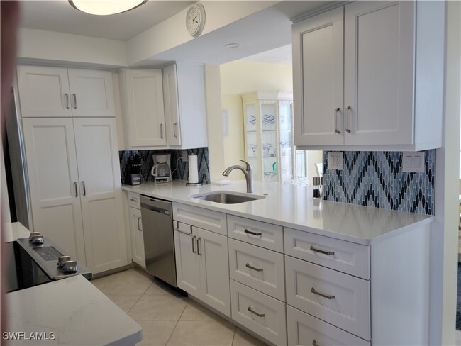 Building Photo - 10475 Gulf Shore Dr