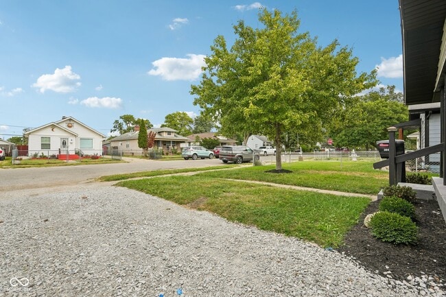 Building Photo - 3847 Hoyt Ave