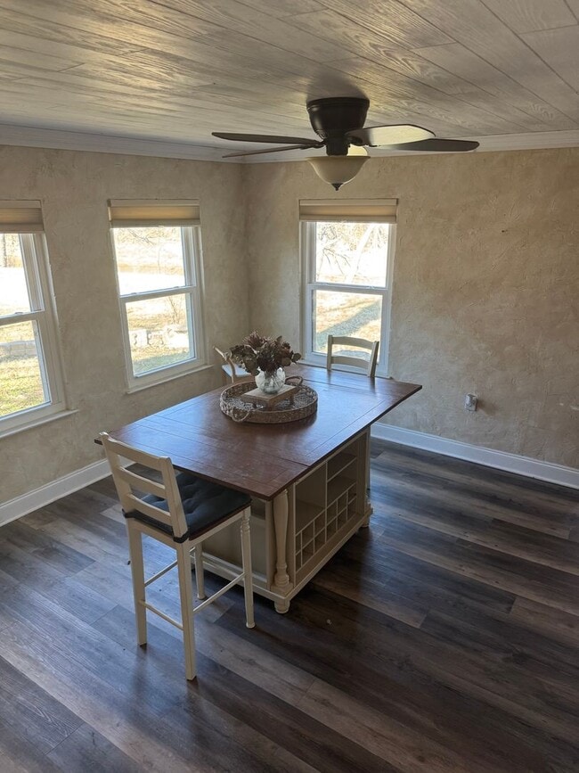 Building Photo - "Charming Home for Rent on the River in Scenic Clifton – Tranquil Living Awaits!"
