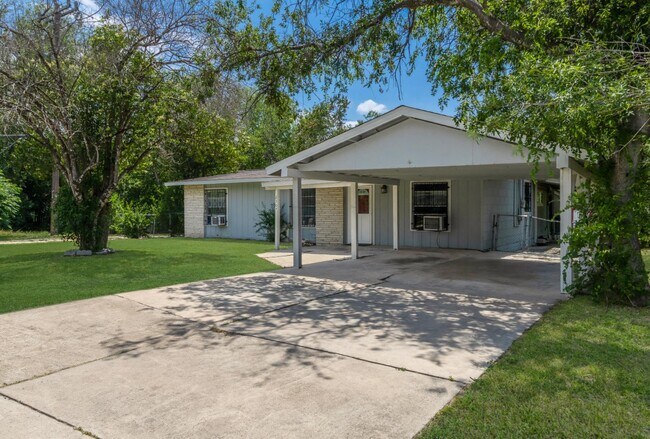 Building Photo - 2307 Gunsmoke St