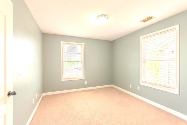 Building Photo - 3 bed, 2.5 bath brick home across from Ted Rhodes Golf Course