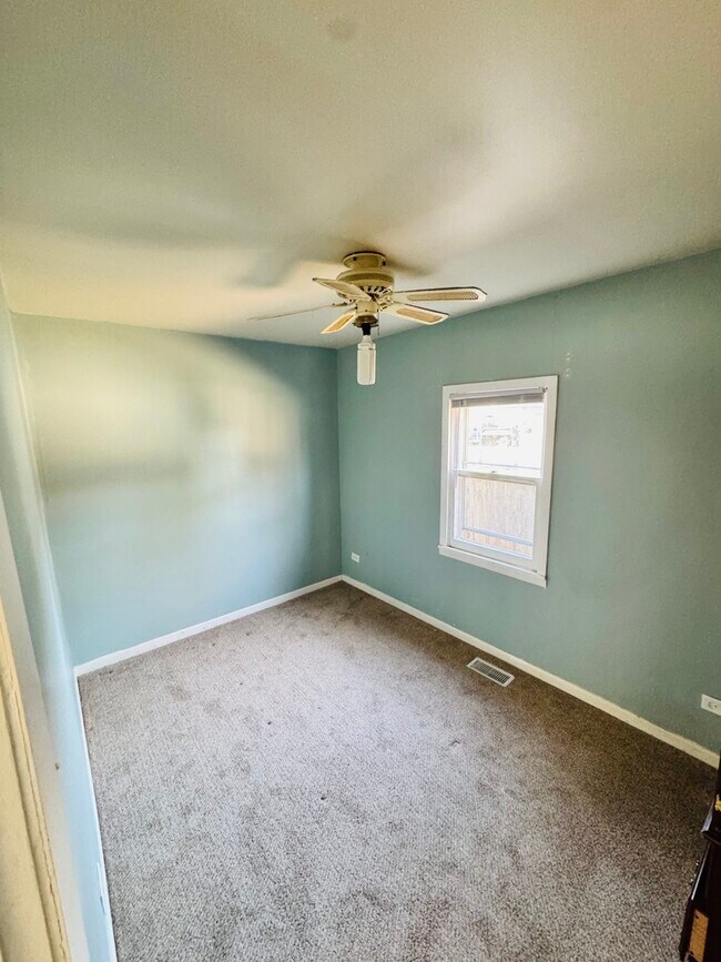 Building Photo - 42160 N 6th Ave