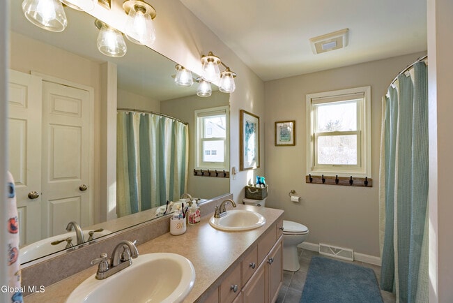 Building Photo - 2 Horizon Dr