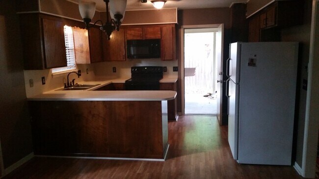 Building Photo - 1301 Scott St