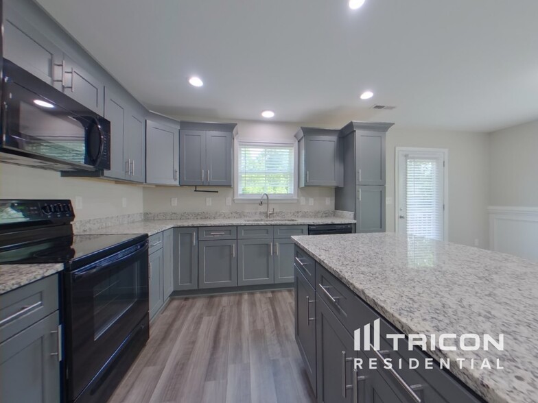 Building Photo - 305 Bonita Dr