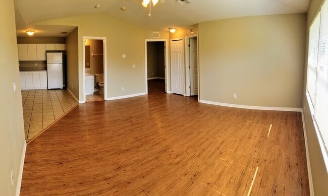 Building Photo - 2213 Armour Rd