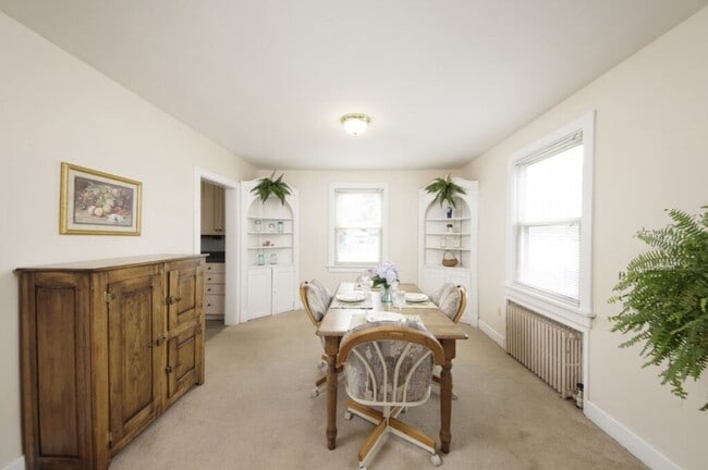 Building Photo - 723 S Allen St