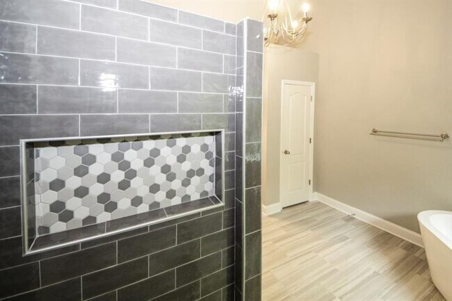 Building Photo - 5181 Heather Rd SE