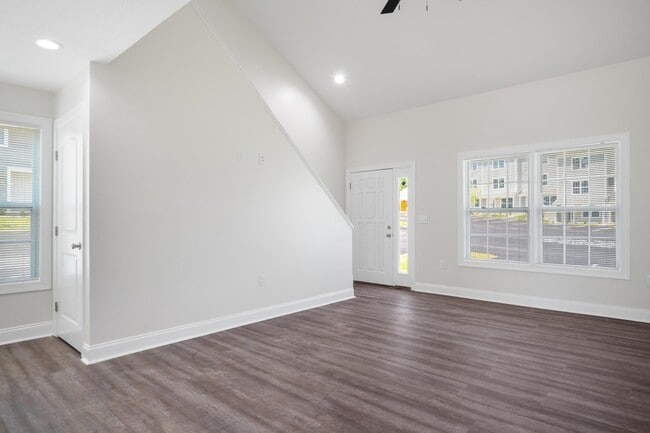 Building Photo - 455 Skylar Dr
