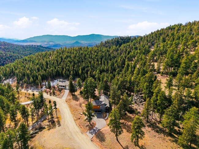 Building Photo - 191 Diamond Dr