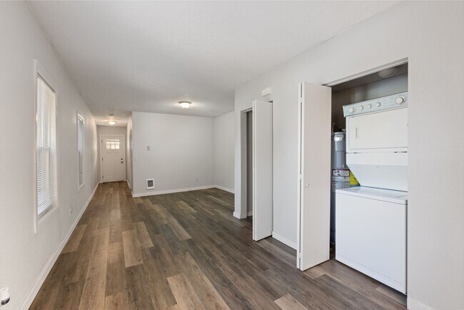 Building Photo - 1 BD available in the serene SW Hills