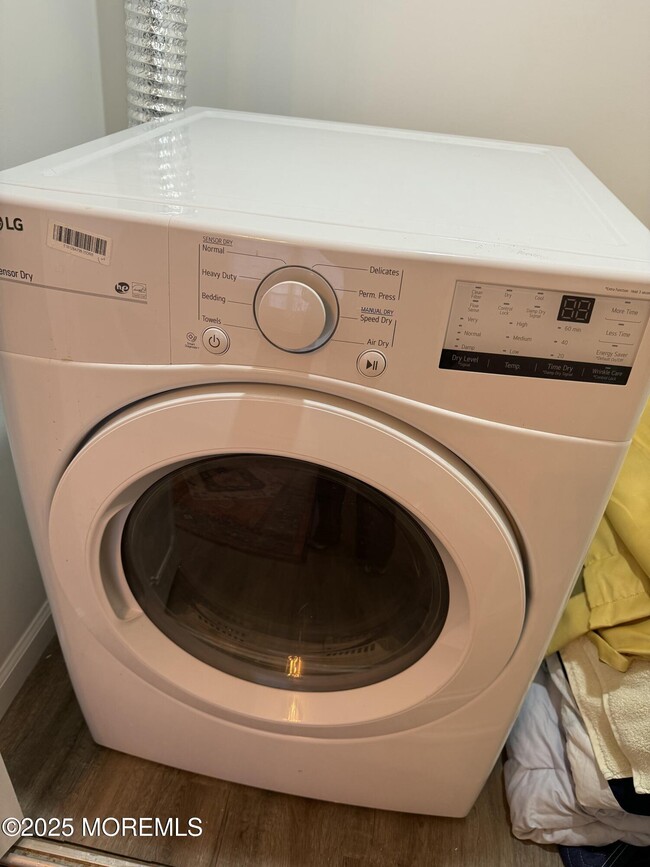 Building Photo - 144B Farrington Ct