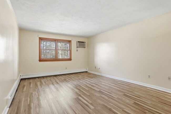 Building Photo - 209 Great Rd