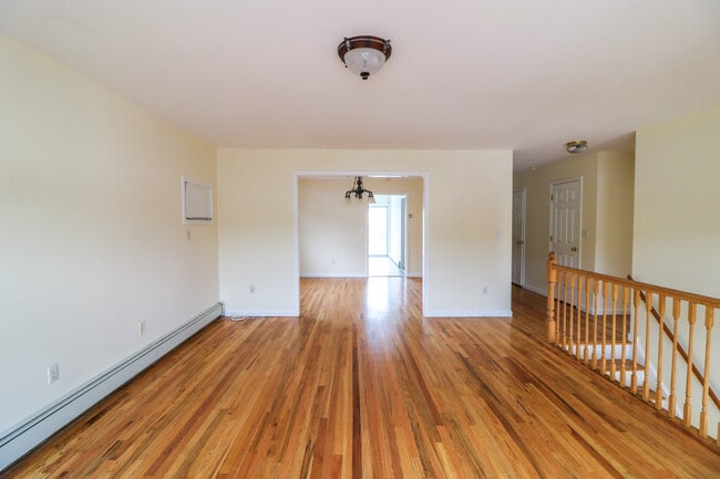Building Photo - 1472 Nepperhan Ave