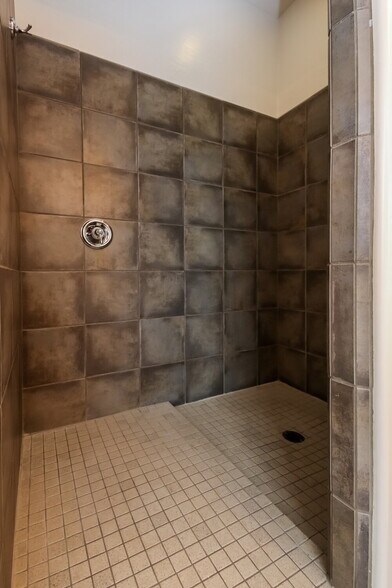 Building Photo - 5113 N 194th Dr