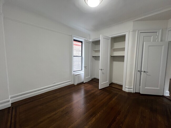 Building Photo - 166 W 72nd St