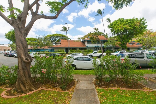 Building Photo - Tropic Garden Townhouse 2b1.5b1pkg