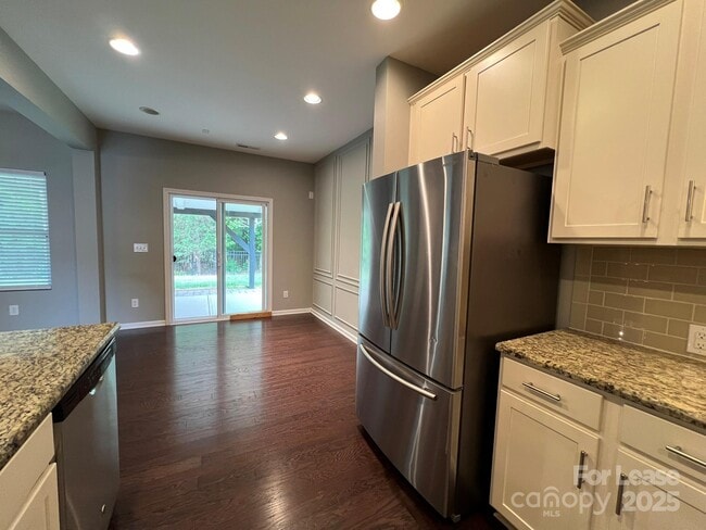 Building Photo - 2198 Laurens Dr