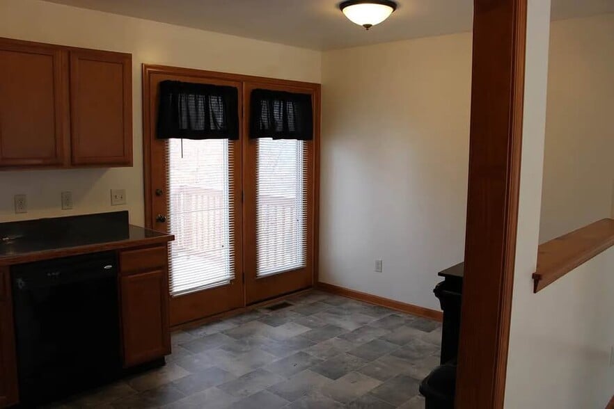 Building Photo - 35 Catalpa Dr