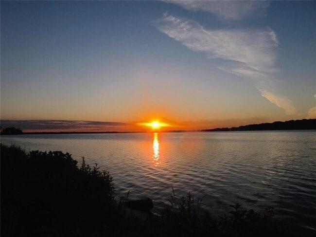 Building Photo - 3304 Baer Beach Rd