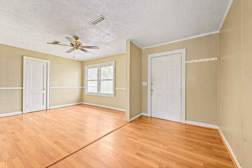 Building Photo - 223 Fair Ave