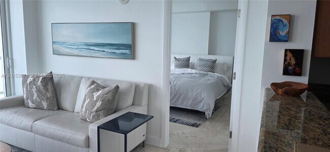 Building Photo - 6515 Collins Ave