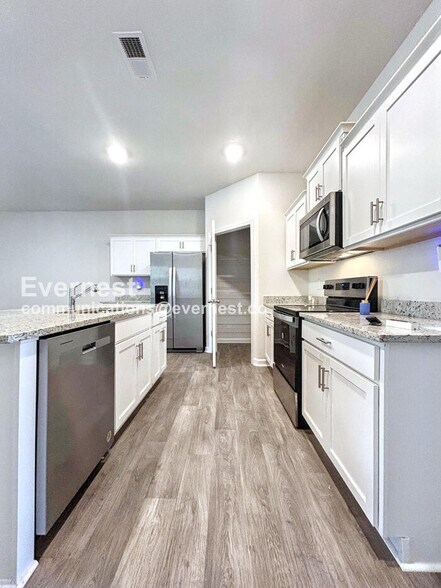 Building Photo - 152 Lulu Ln