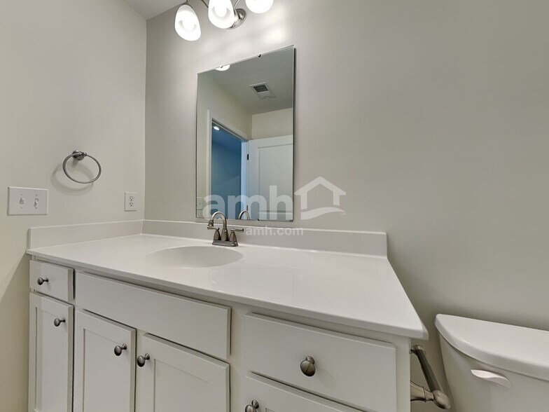 Building Photo - 121 Decker Dr