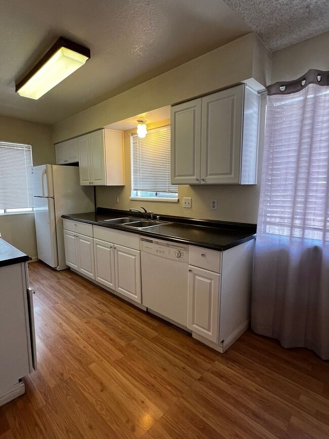 Building Photo - 2950 Harding Cir
