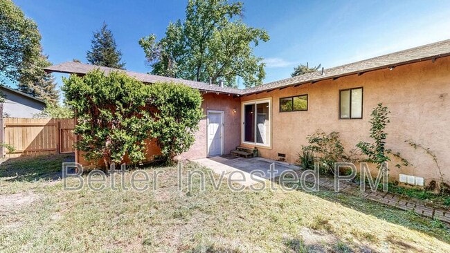 Building Photo - 580 Pomo Dr