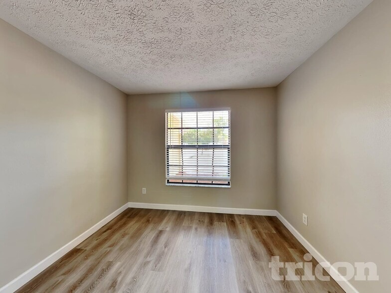Building Photo - 23515 Shining Star Dr