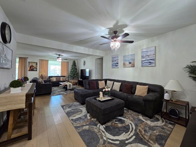 Building Photo - Beautiful Single Story 4 bed, 2 bath with ...