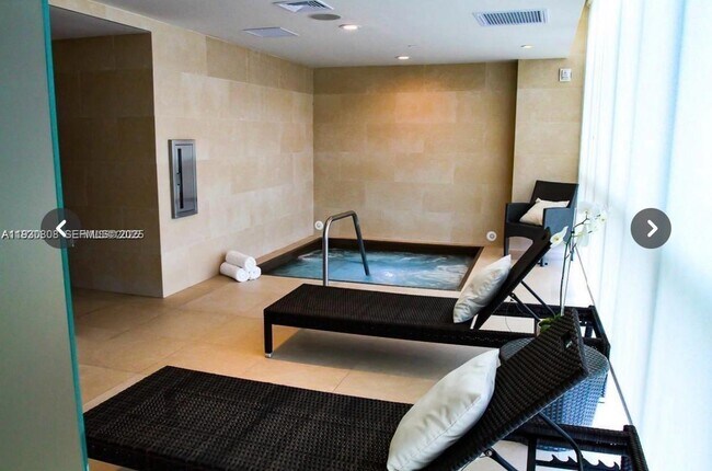 Building Photo - 900 Biscayne Blvd