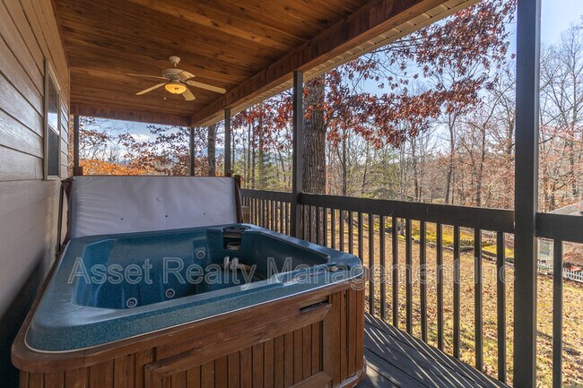 Building Photo - 306 White Cap Ln