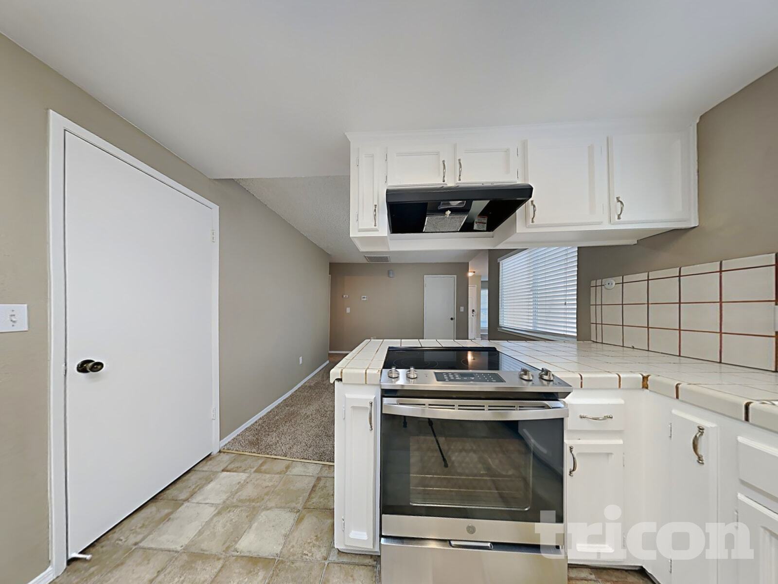 Building Photo - 3400 Suffolk Dr