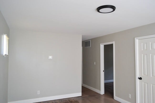 Building Photo - Gary West Side 4 Bed 2 Bath 2 Car Garage