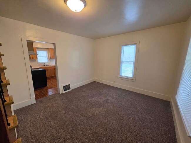 Building Photo - 216 S Mason St