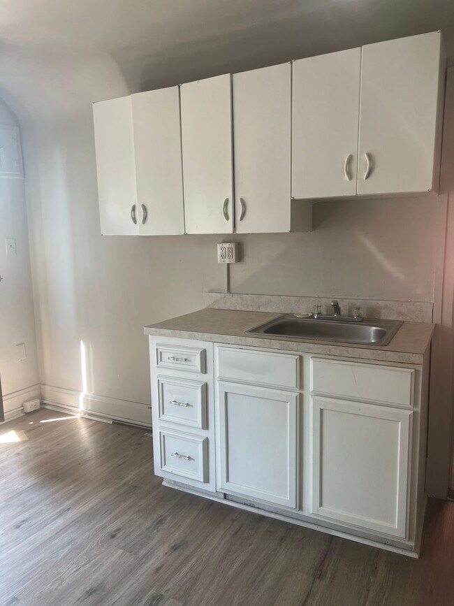 Primary Photo - 1921 Market St