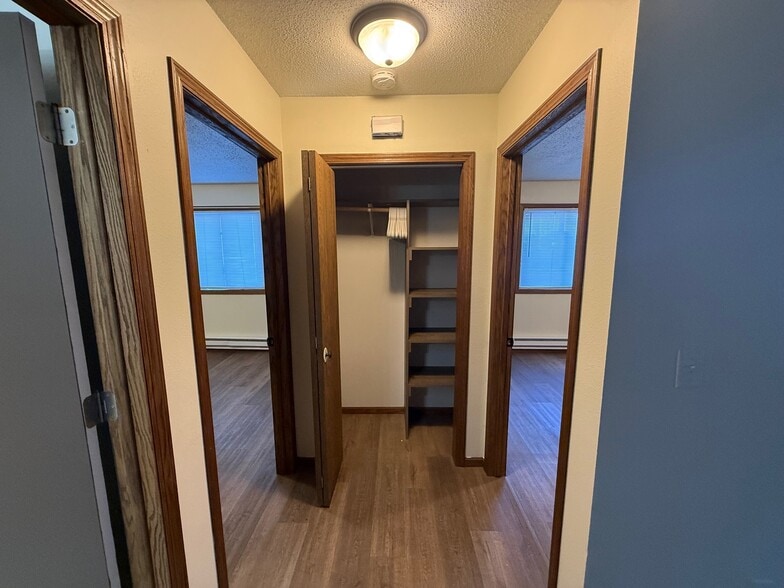 Building Photo - 1035 Green Bay St